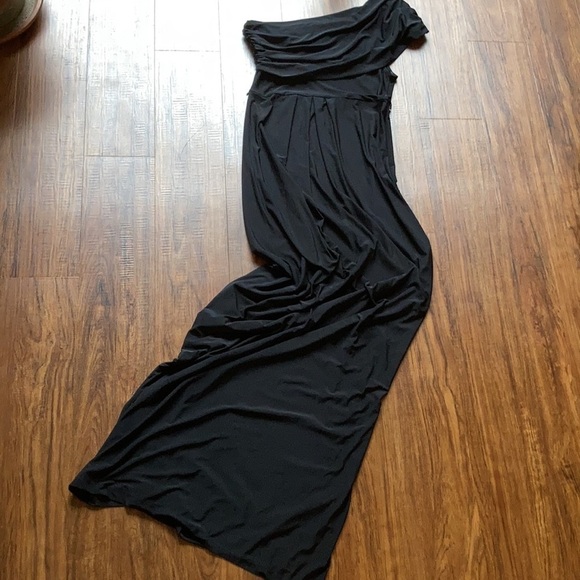 Isabella Oliver black one shoulder maternity dress - Picture 5 of 8